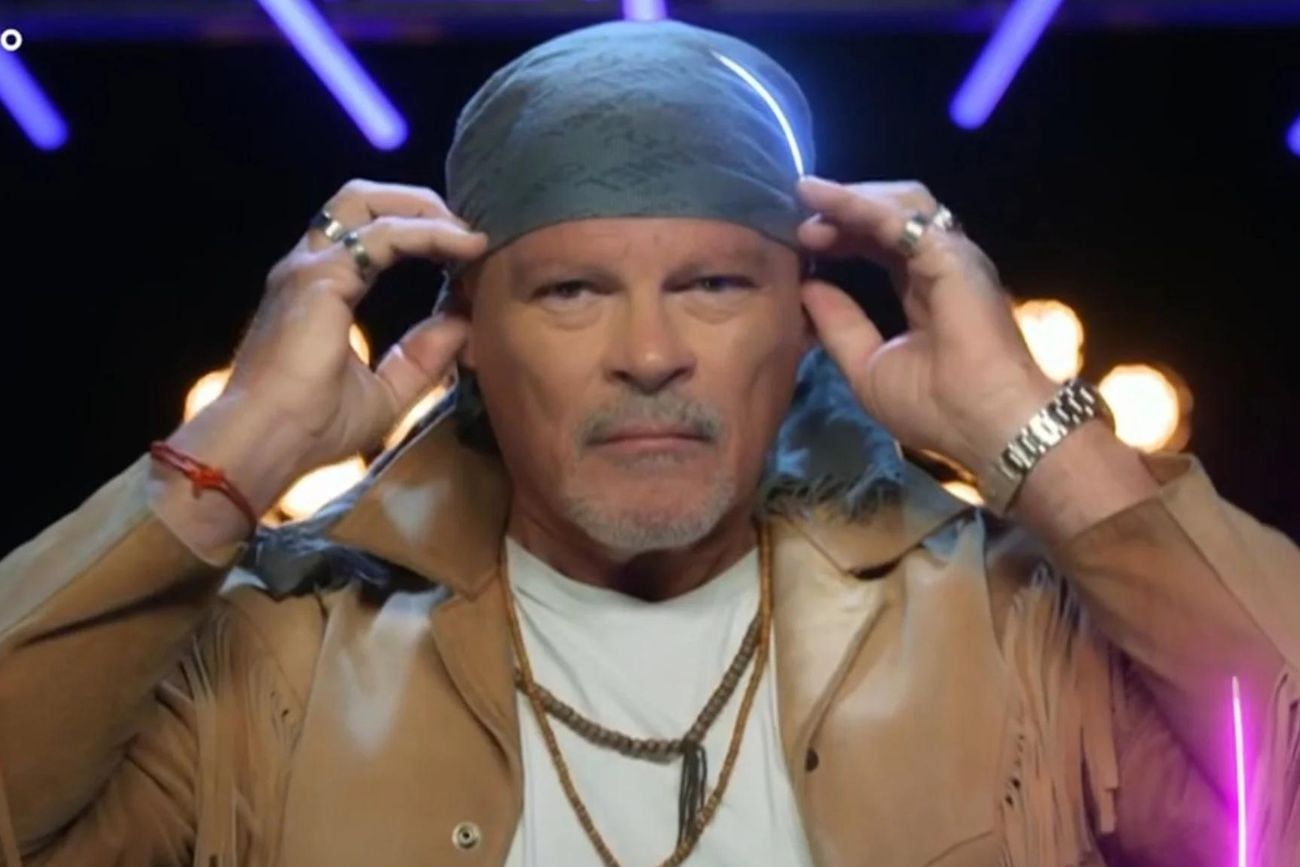 Se supo la razón por la que Alfa siempre lleva pañuelos en su cabeza.