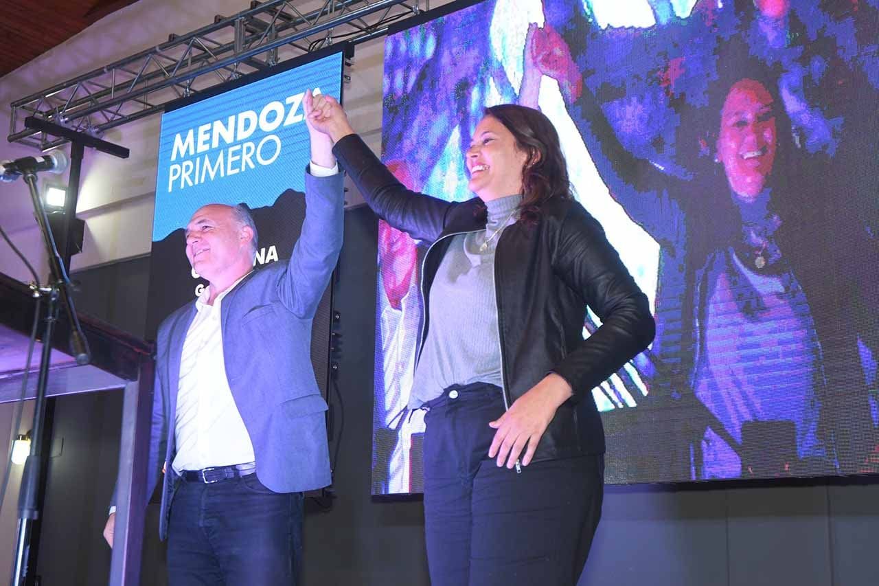 Cierre de campaña de Guillermo Carmona como precandidato a Gobernador y Lliana Paponet Vicegobernador de Mendoza por la lista 502 D del Partido Justicialista Carmona y Paponet estuvieron acompañados  por distintos precandidatos a intendentes  Foto: José Gutierrez / Los Andes