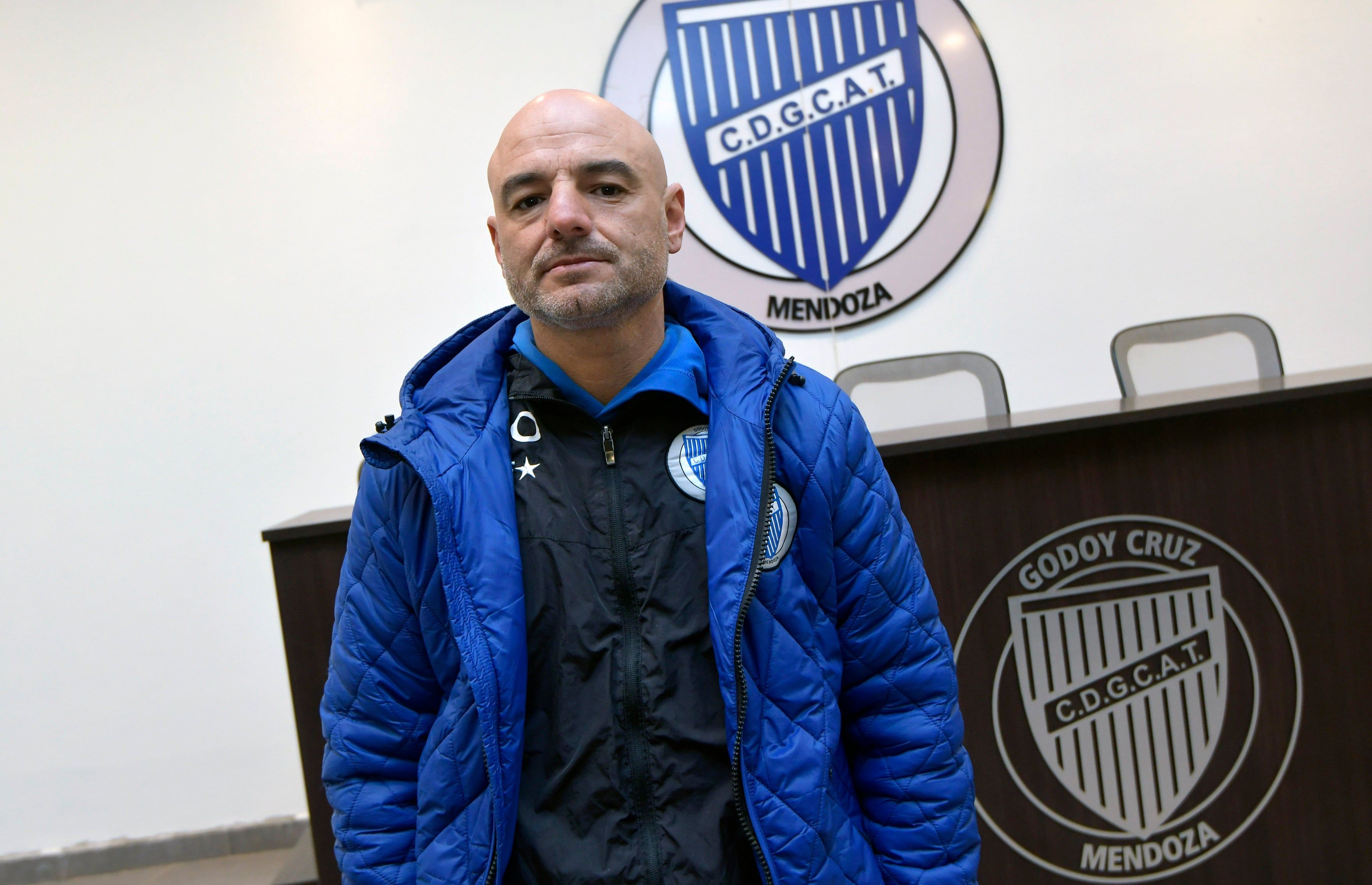 Práctica del Tomba . Fútbol - Deportes Esta mañana, el plantel de primera del Club Atlético Godoy Cruz Antonio Tomba , realizó un entrenamiento con miras al enfrentamiento con el Club Atlético River Plate, en su predio de Coquimbito, Maipú. La dupla táctica de Favio Orsi y Sergio Gómez , paró a los titulares en dos partidos amistosos.  Foto: Orlando Pelichotti / Los Andes