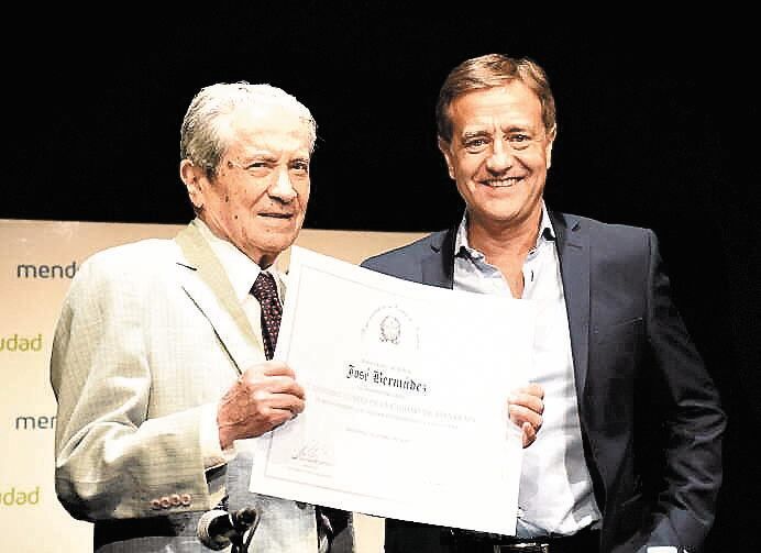 José Bermúdez fue declarado Ciudadano Ilustre por el entonces intendente de Capital Rodolfo Suárez.