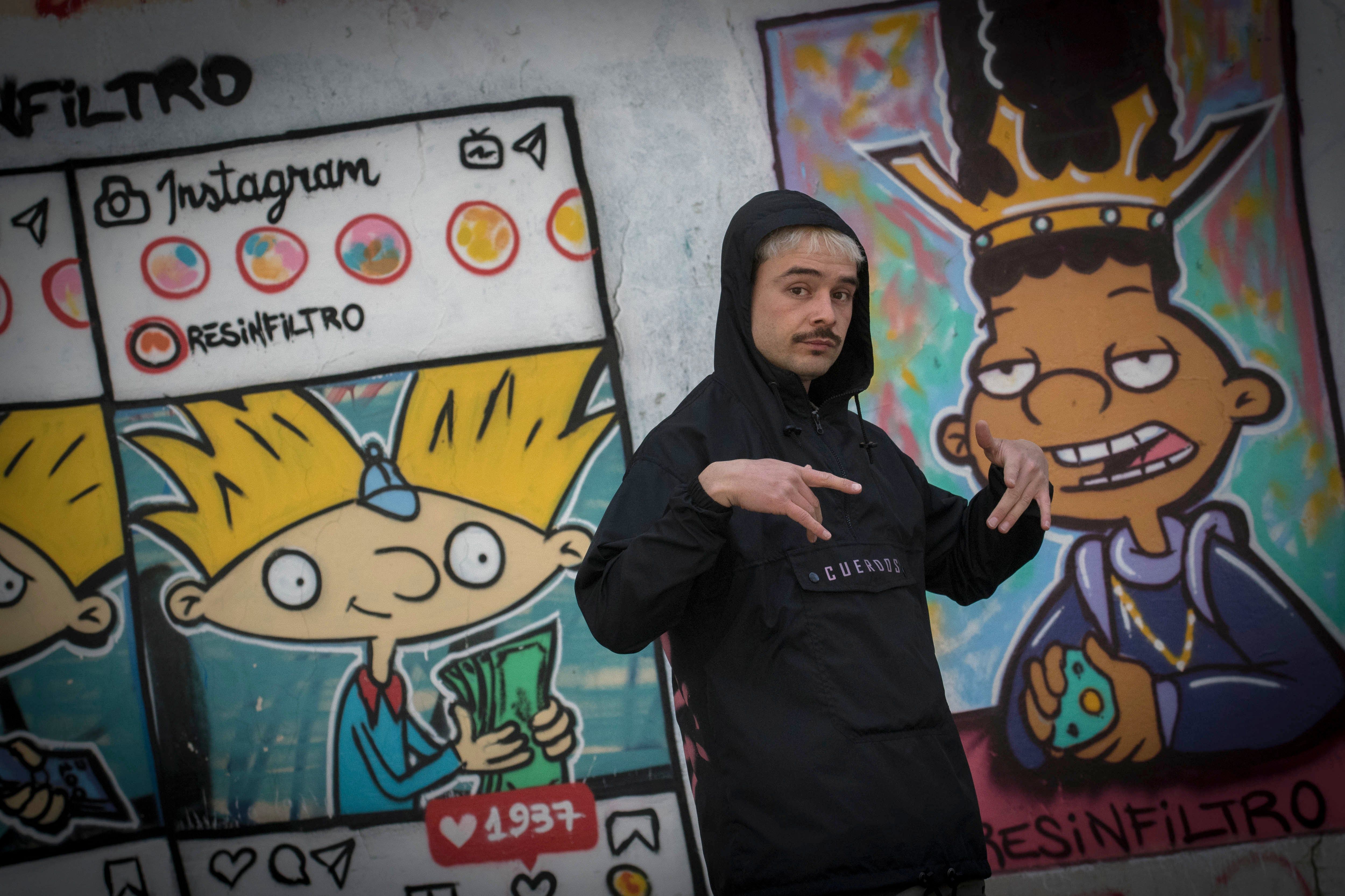 Vuelven a tapar los murales de dibujitos animados en Ciudad y hay enojo entre los fanáticos. Foto: Orlando Pelichotti / Los Andes. 