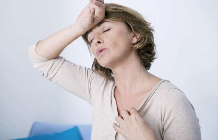 
    Los síntomas. La osteoporosis, amenorrea, trastornos de la alimentación.
   