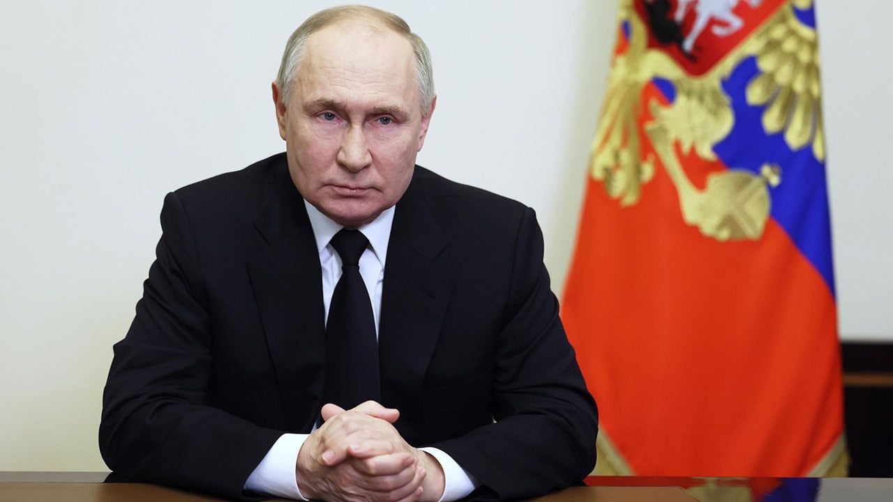 Moscow (Russian Federation), 22/03/2024.- Russian President Vladimir Putin addresses citizens following a terrorist attack at the Crocus City Hall concert venue in Moscow region, Moscow, Russia, 23 March 2024. President Vladimir Putin announced a national day of mourning in Russia on Sunday, 24 March 2024, to commemorate the victims killed in the attack. On 22 March evening, a group of up to five gunmen attacked the Crocus City Hall in the Moscow region, Russian emergency services said. The death toll has reached 115, the Russian Investigative Committee said on 23 March. (Terrorista, Atentado terrorista, Rusia, Moscú) EFE/EPA/PAVEL BYRKIN/SPUTNIK/KREMLIN POOL MANDATORY CREDIT