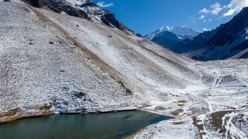 
    Se puede apreciar como la nieve cubrió el Parque Aconcagua. - Ignacio Blanco / Los Andes
   