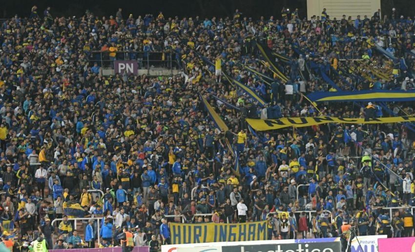 Sin barras. La mayoría de los xeneizes fueron locales, ya que los de la Doce, quedaron demorados. Buena medida. | Orlando Pelichotti / Los Andes