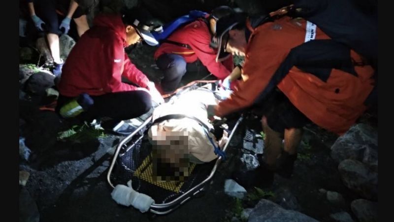 El sujeto fue trasladado a un hospital y se encuentra estable. De momento no se sabe cómo pudo sobrevivir 40 días sin comida.