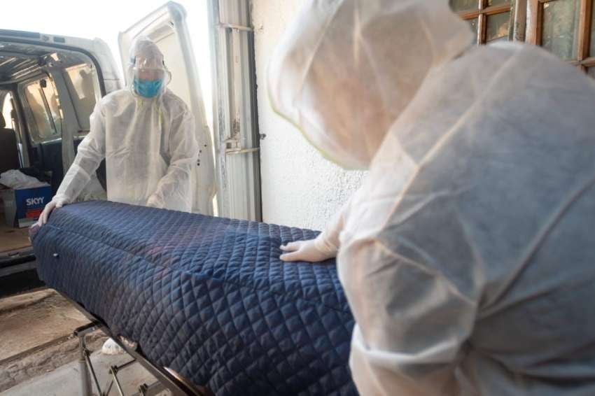 
El trabajo de las empresas sigue siendo 24 horas pero se cortó el contacto personal con los clientes | Ignacio Blanco / Los Andes
   