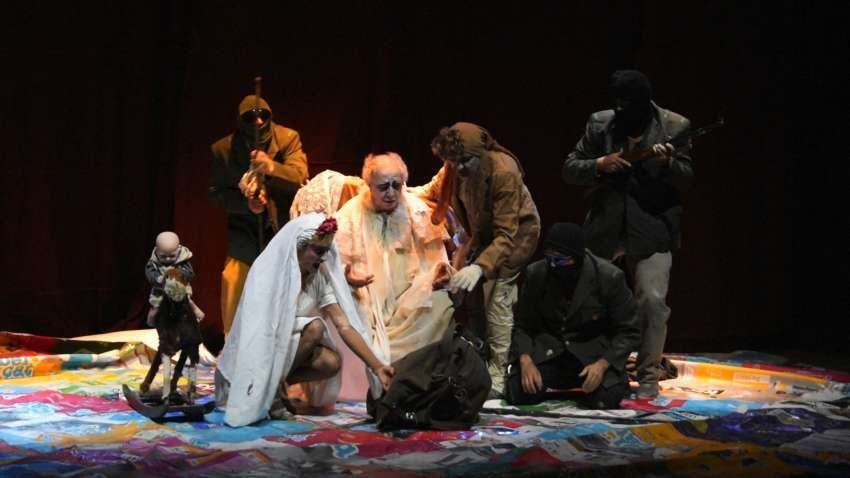 
Farsa de los ausentes. Basada en texto de Roberto Arlt. | Gentileza Prensa Fiesta Provincial del Teatro
   