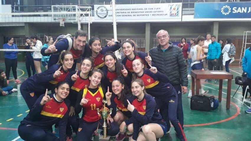 
Murialdo. Campeonas del Regional Sub 17. Festejaron en San Juan por su segundo título | Gentileza
   