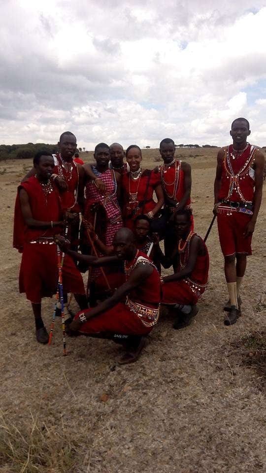 
Tribu. En un pueblo en el que las mujeres piden permiso para todo, Lilian (centro) estudió Letras | Gentileza / Solomon Worku
   