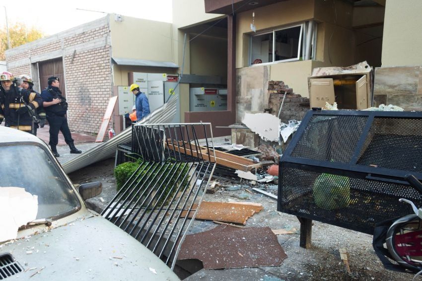 Explosión en Guaymallén dejó un herido grave y un edificio en riesgo de ...