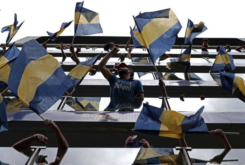  Foto: AFP | Desde los palcos los fanáticos xeneizes alientan sin parar.    
