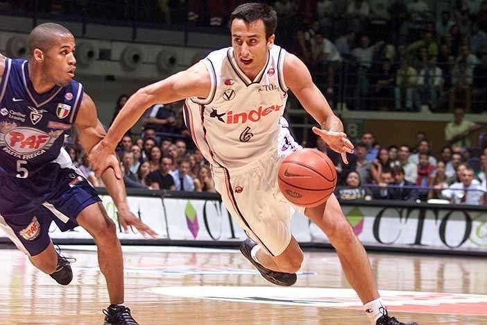 
    Manu ganó tres títulos consecutivos en Bologna y en las tres finales fue MVP. / LOS ANDES.
   