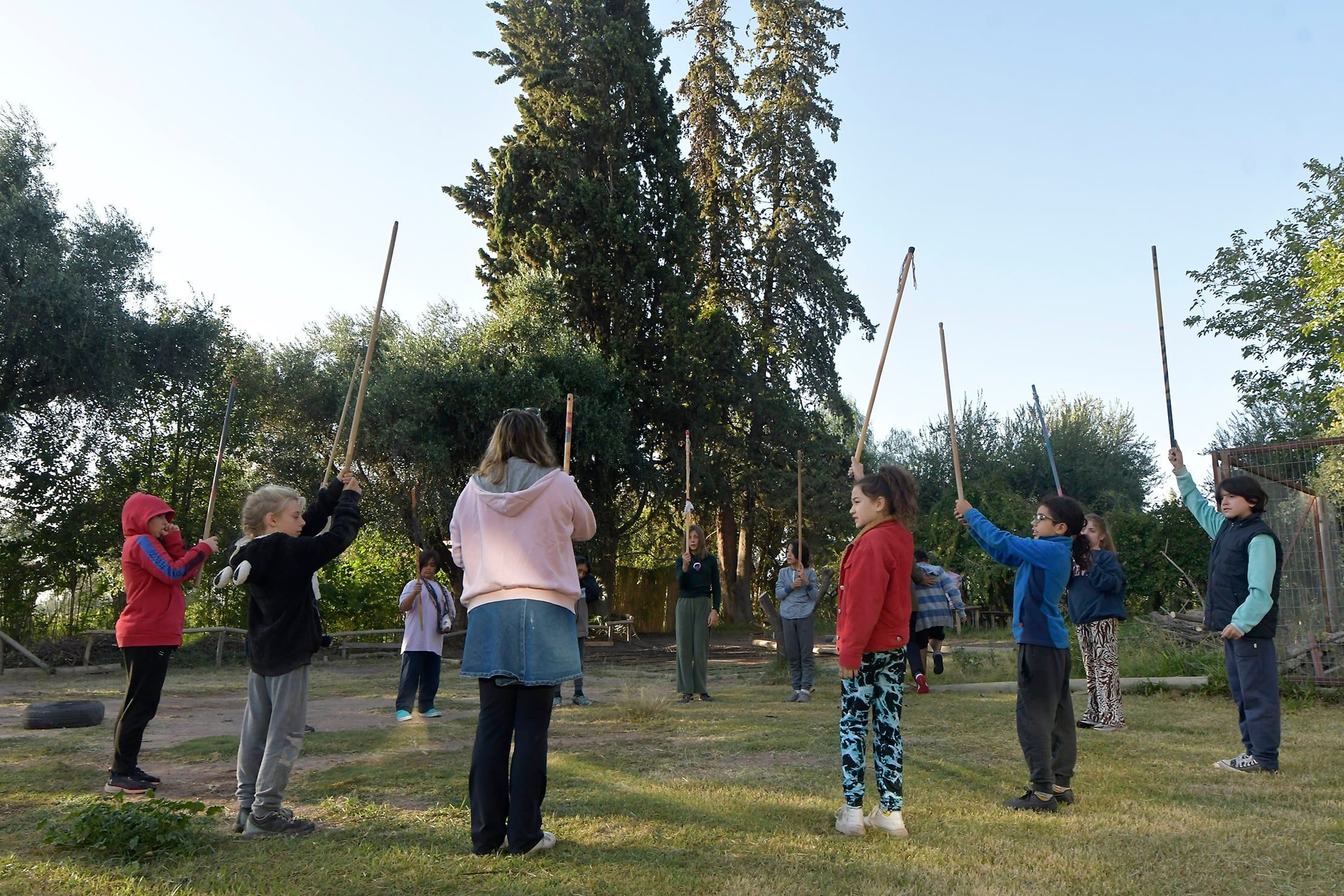 Escuela de educación del Método Waldorf Aguaribay en Maipú, brinda una pedagogía basada en la libre instrucción por parte de los aprendices, para que sean autónomos a la hora de ir realizando y adquiriendo los conocimientos en el proceso educativo. Esta metodología fomenta sobre todo el grupo cooperativo Foto: Orlando Pelichotti