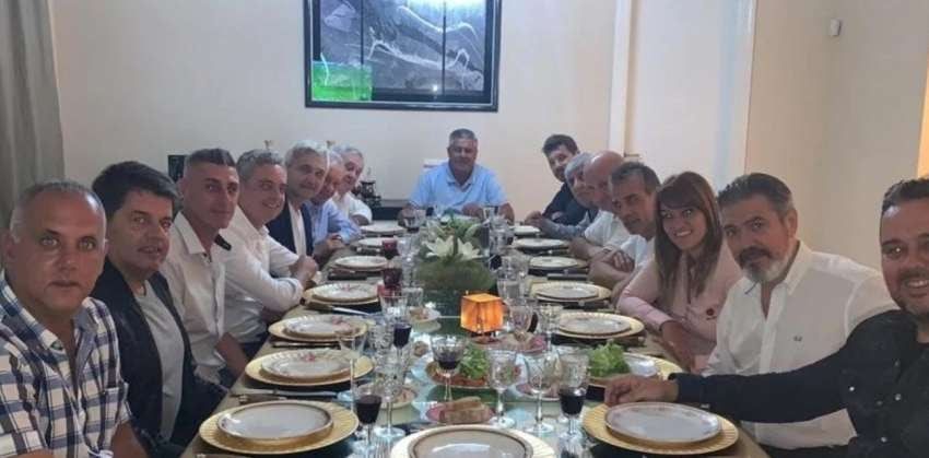 
Reunidos. La casa del Chiqui Tapia fue el escenario de la reunión del martes por la noche | Gentileza
   