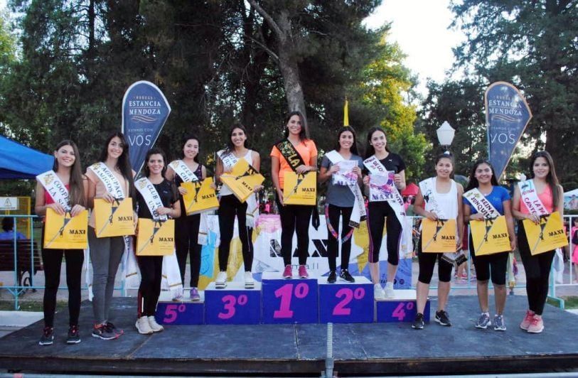  Reinas. Las candidatas al cetro vendimial de La Paz estuvieron en la premiación. | Gentileza    