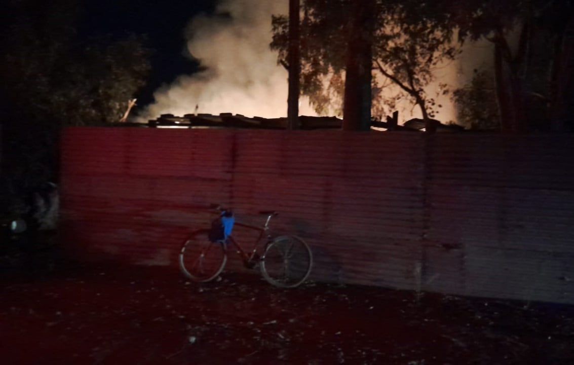 Un hombre murió tras el incendio de su casa en Las Heras, pese a que lo rescataron de entre las llamas. | Foto: Ministerio de Seguridad y Justicia