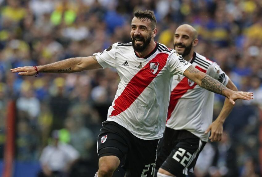  FOTO: AFP | Lucas Pratto festeja el gol del empate en la Bombonera.    