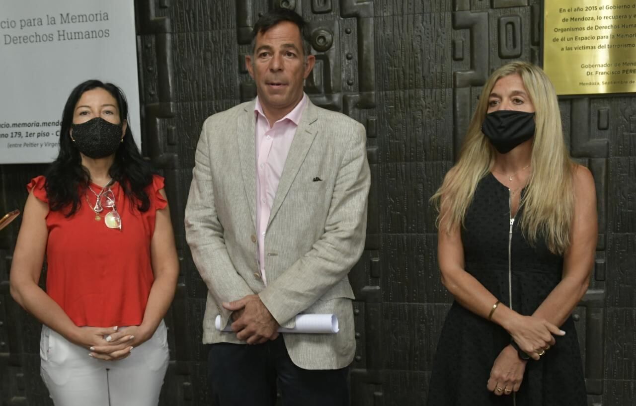 Andrea Lazzo , Fernando Guzzo y Claudia Ríos durante la conferencia. / Orlando Pelichotti