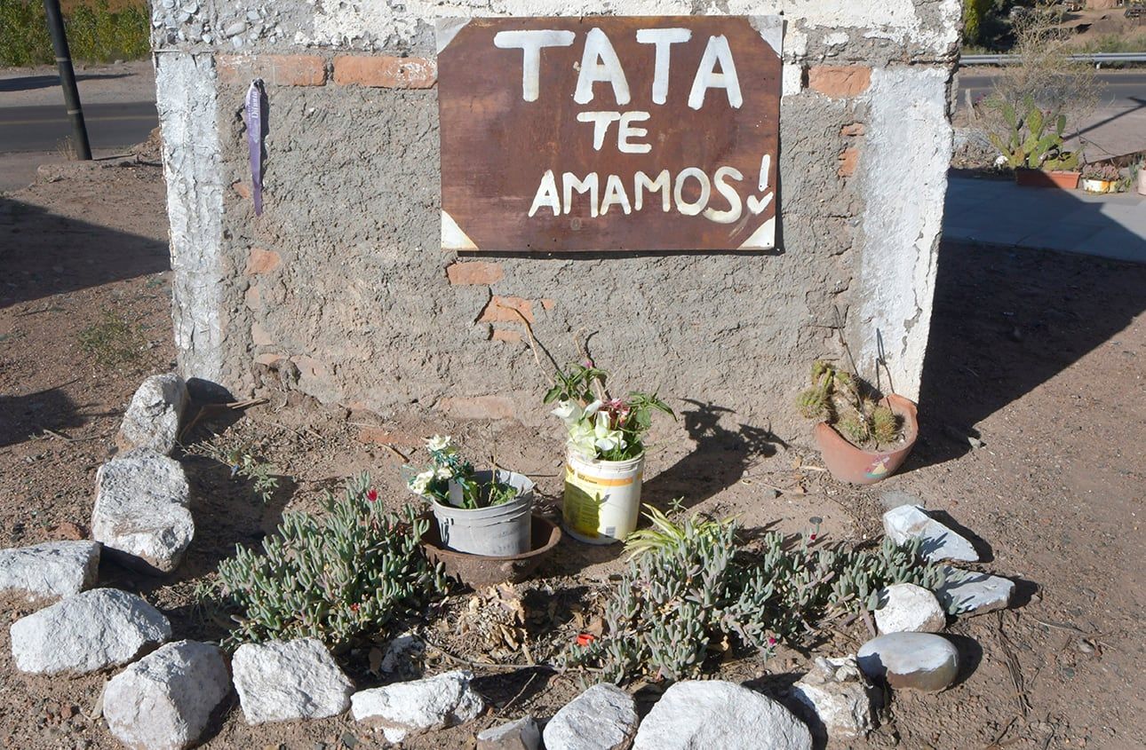 Altar de la Difunta Correa en ruta 82, Luján de Cuyo. Foto: Orlando Pelichotti 