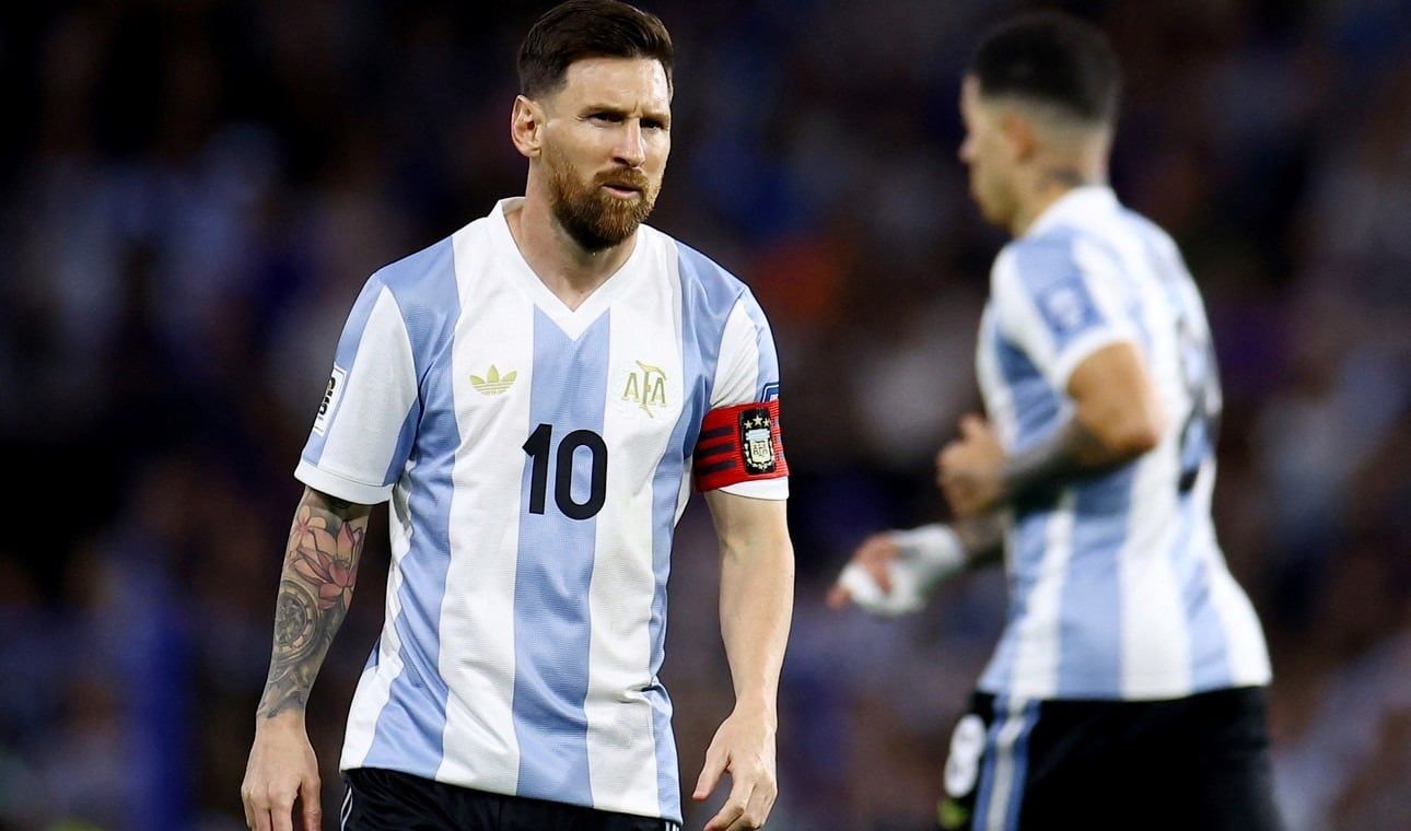 Lionel Messi, luce la flamante camiseta de la Selección Argentina en la Bombonera. / Gentileza.
