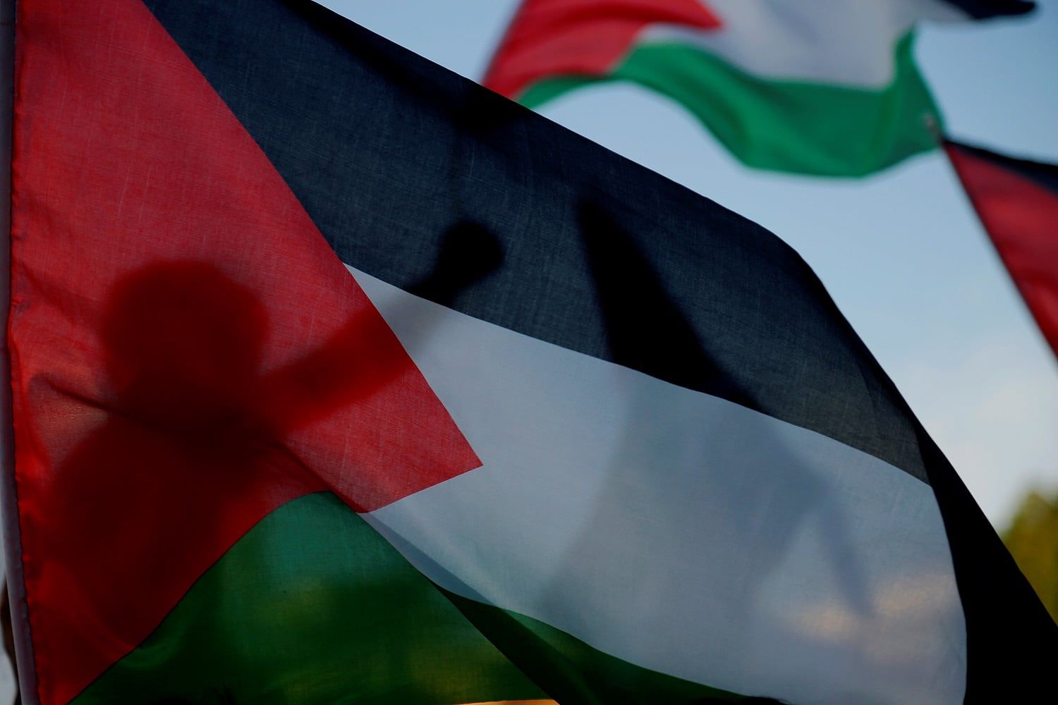 Las protestas se centraban en restricciones adoptadas por Israel para el acceso de los palestinos a los sitios sagrados de la Ciudad Vieja durante el Ramadán -