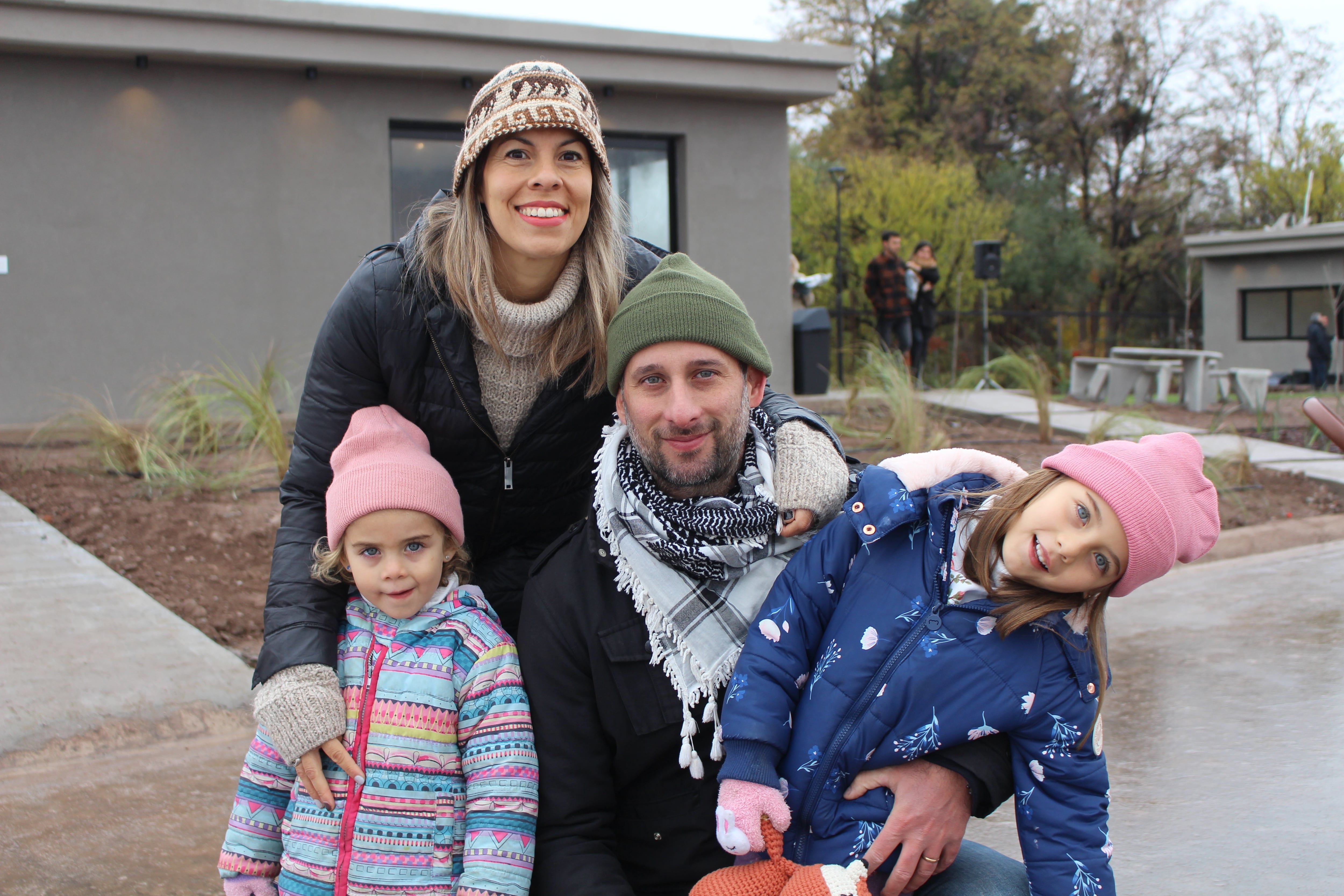 Lourdes Lera, Fernando Dueñas, Andina y Aurora.
Fotos: Nicolás Guevara