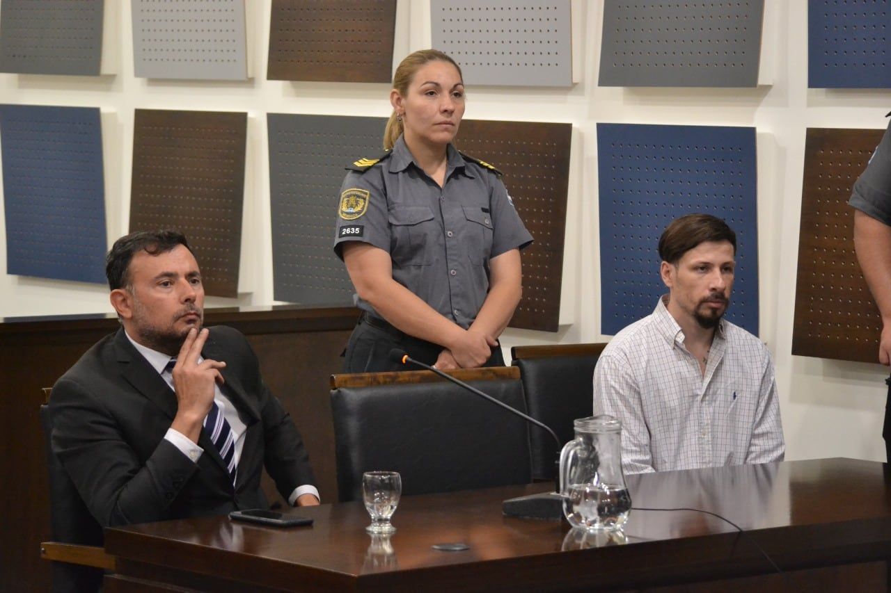 José Caccia (a la derecha) junto a su abogado, Carlos Moyano, durante la audiencia en la que fue codenado a 6 años de carcel/ Gentileza Poder Judicial