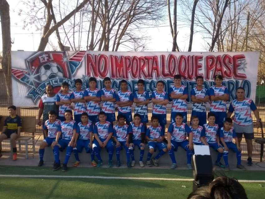 Acá están, estos son, los jugadores del Ciclón. Los chicos en una imagen que será eterna | Gentileza