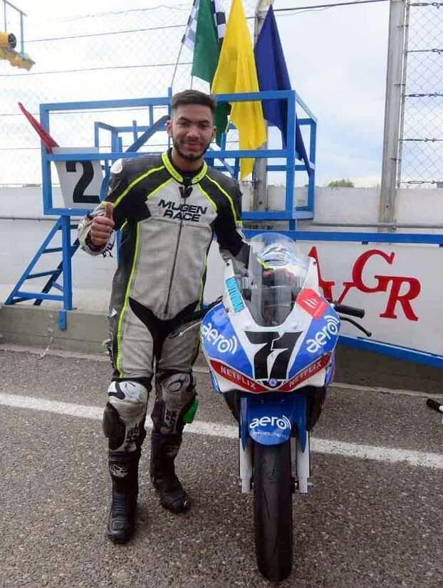      De festejo. En General Roca, hace dos semanas se impuso en las carreras del Argentino de Velocidad.    