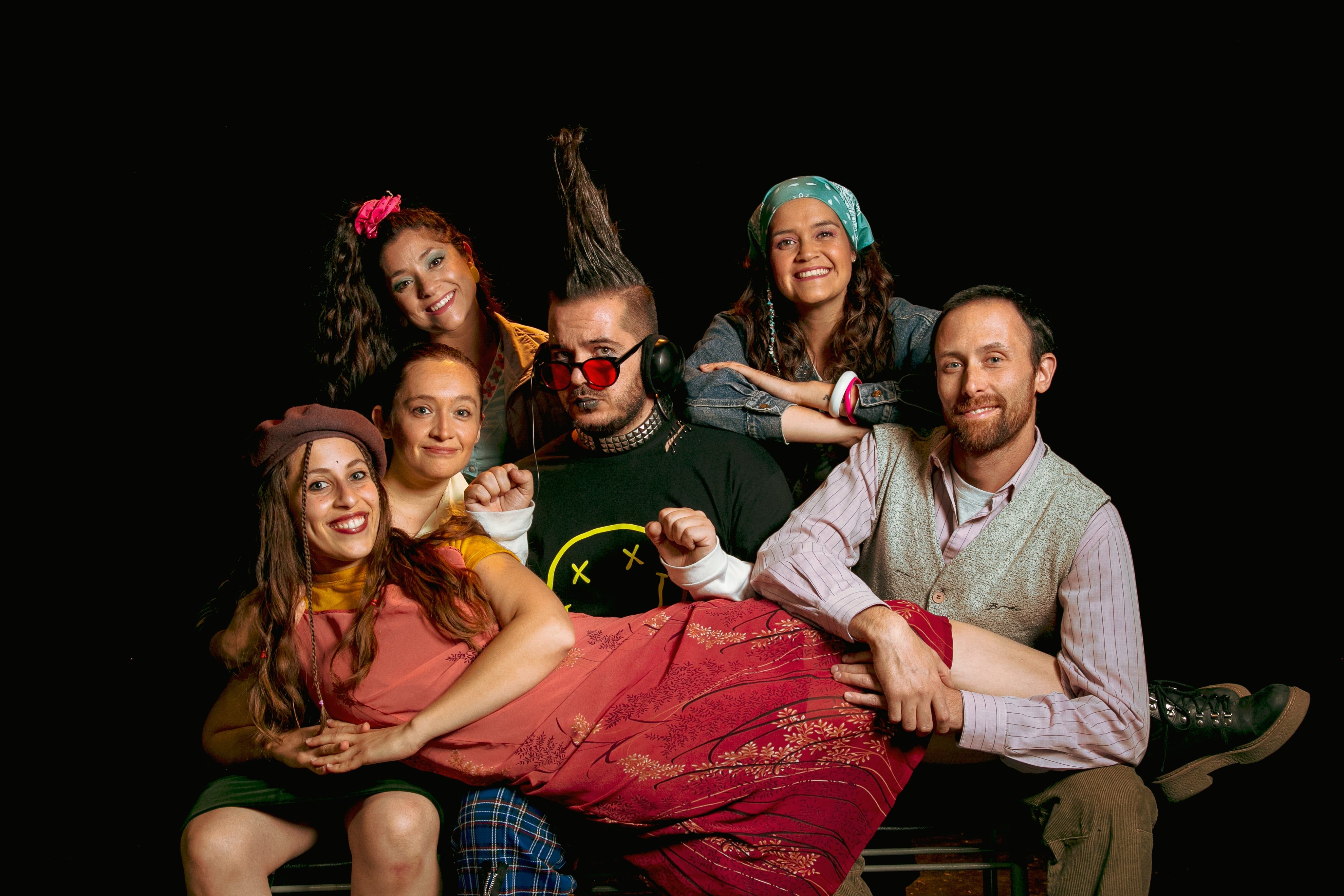 La obra está dividida en dos actos, además de contar con un bonus track.