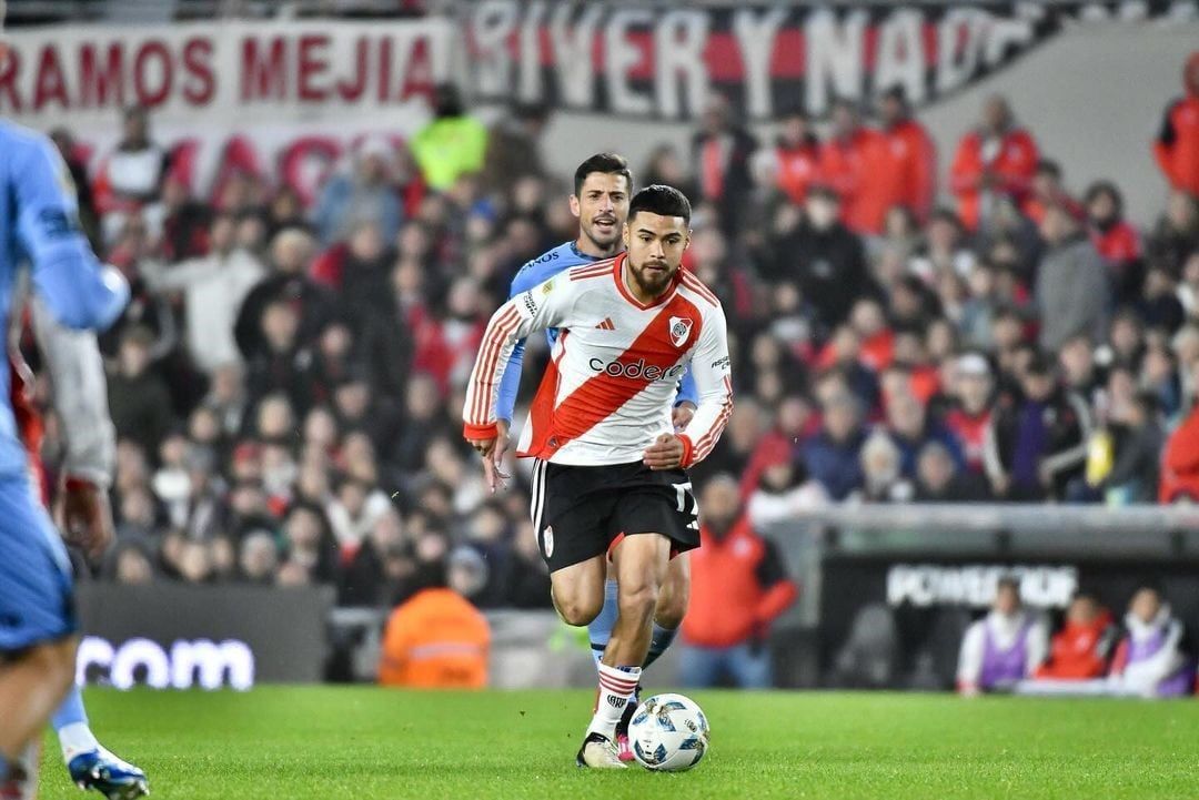 River no está dispuesto a negociar el defensor chileno. Foto: Instagram.