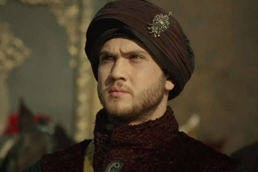 
    Aras Bulut Iynemli en "El sultán"
   