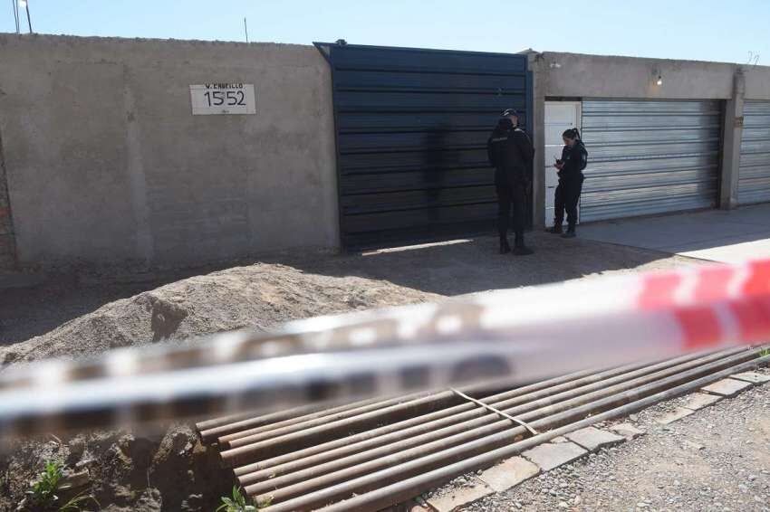 Vecinos de Russell conmocionados por el hecho. | Ignacio Blanco / Los Andes