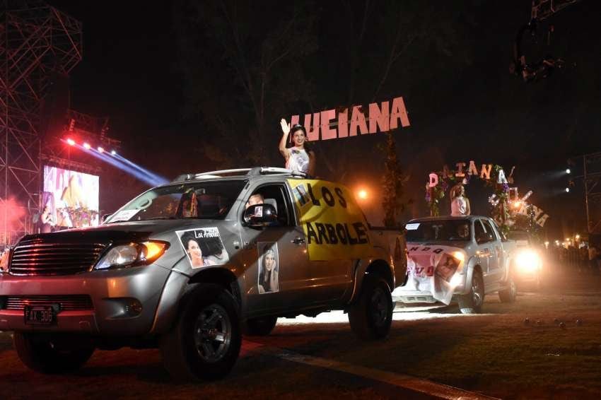 Minicarrusel. El paseo de las candidatas por el predio municipal | Mariana Villa / Los Andes