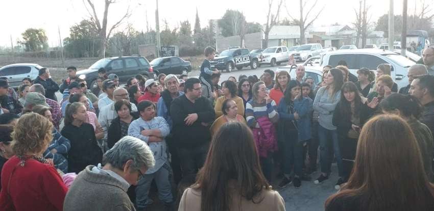      Autoridades del Ministerio de Seguridad se Reunieron con vecinos. Foto: gentileza.    