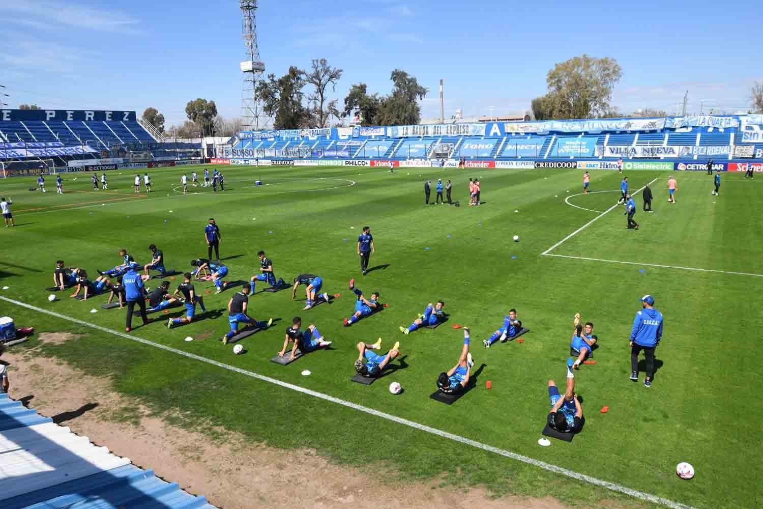 Una postal de la previa entre Godoy Cruz y Gimnasia y Esgrima La Plata, en el estadio Feliciano Gambarte. / José Gutiérrez