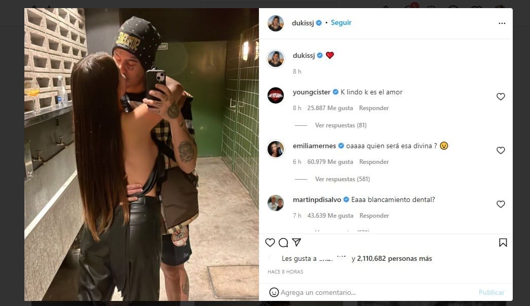 El Duki confirmó su relación con Emilia Mernes.