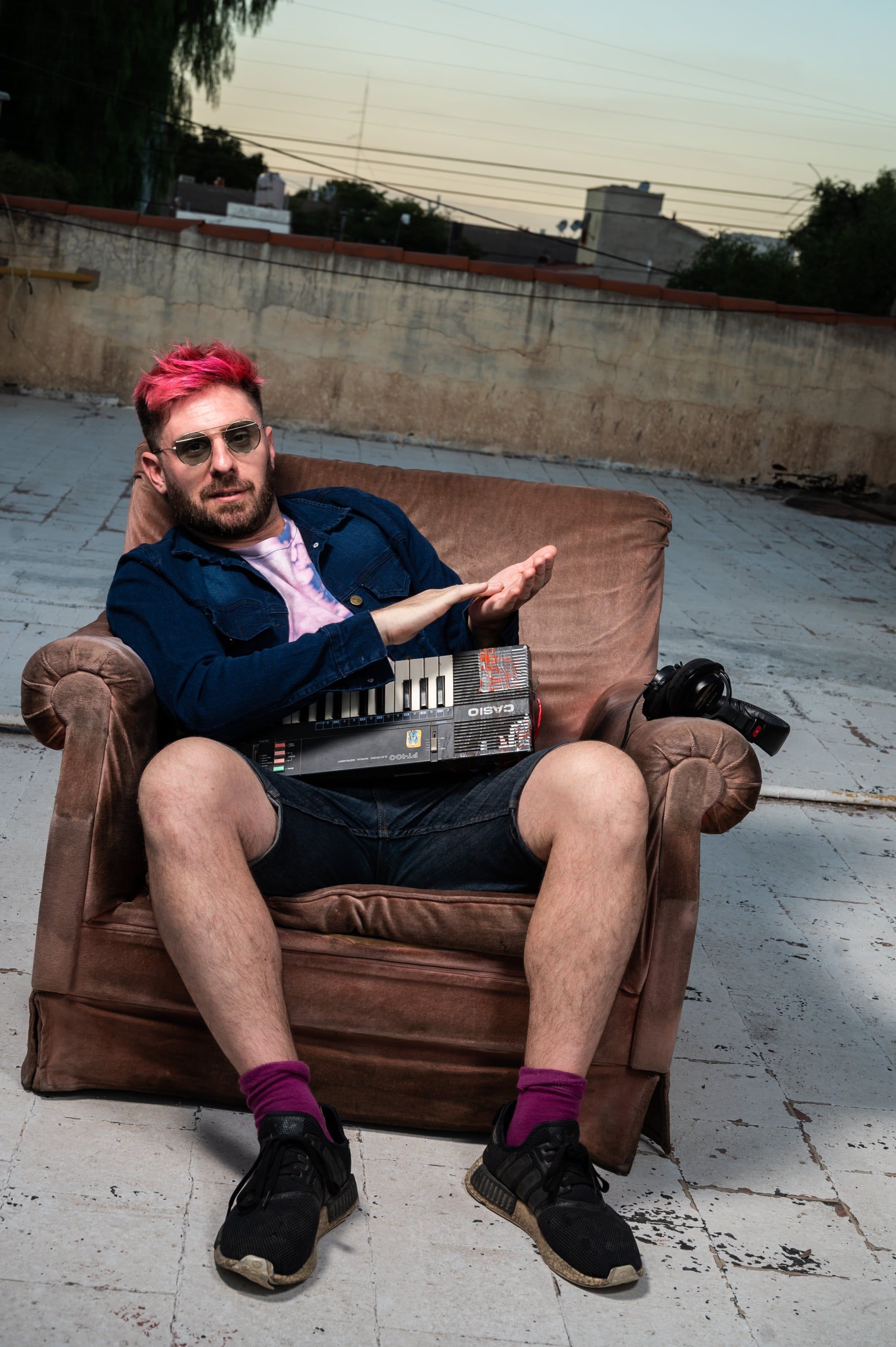 "Este año me propuse disfrutar más de cada cosa", dice Leandro, quien además de producir música propia, produce discos de artistas de diferentes partes del mundo.