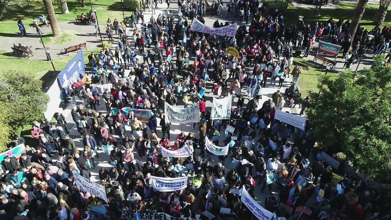 La convocatoria por la defensa de la Lucha Antigranizo convocó a muchas personas y una caravana de vehículos en San Rafael. Foto: Prensa Municipalidad de San Rafael.