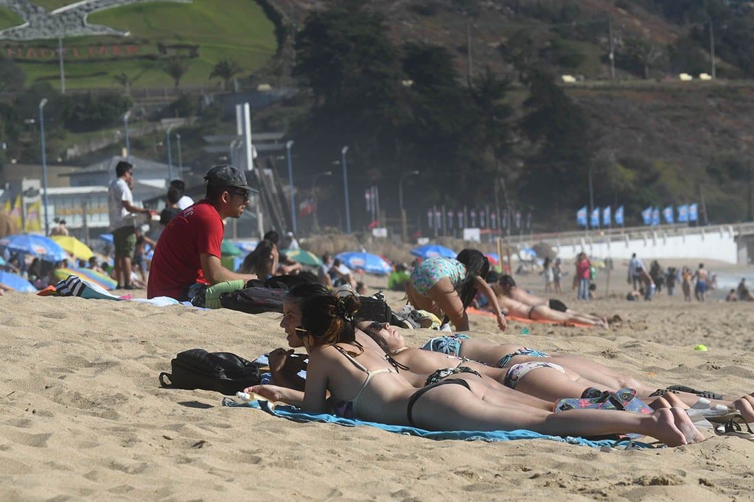 Los argentinos invaden las playas chilenas