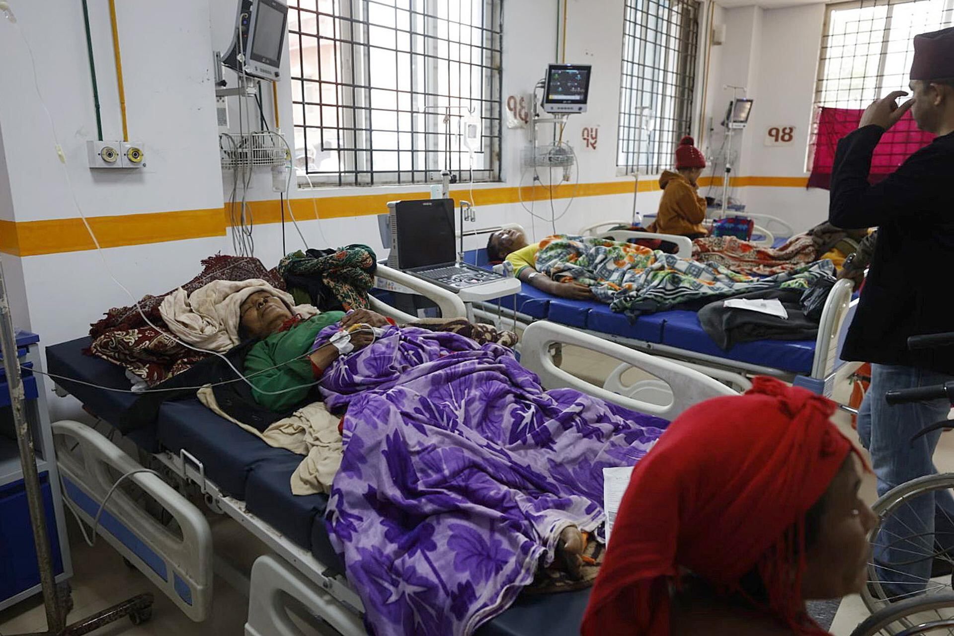 Al menos 128 muertos por un fuerte sismo al noroeste de Nepal. / Foto: EFE
