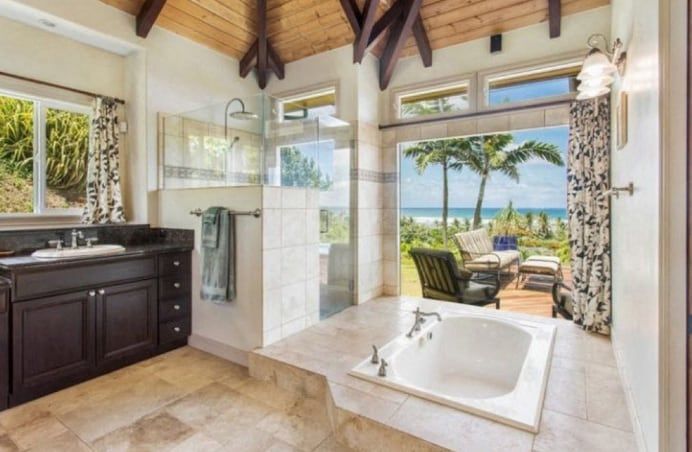 Todo con vista al mar, la casa de Carlos Santana.