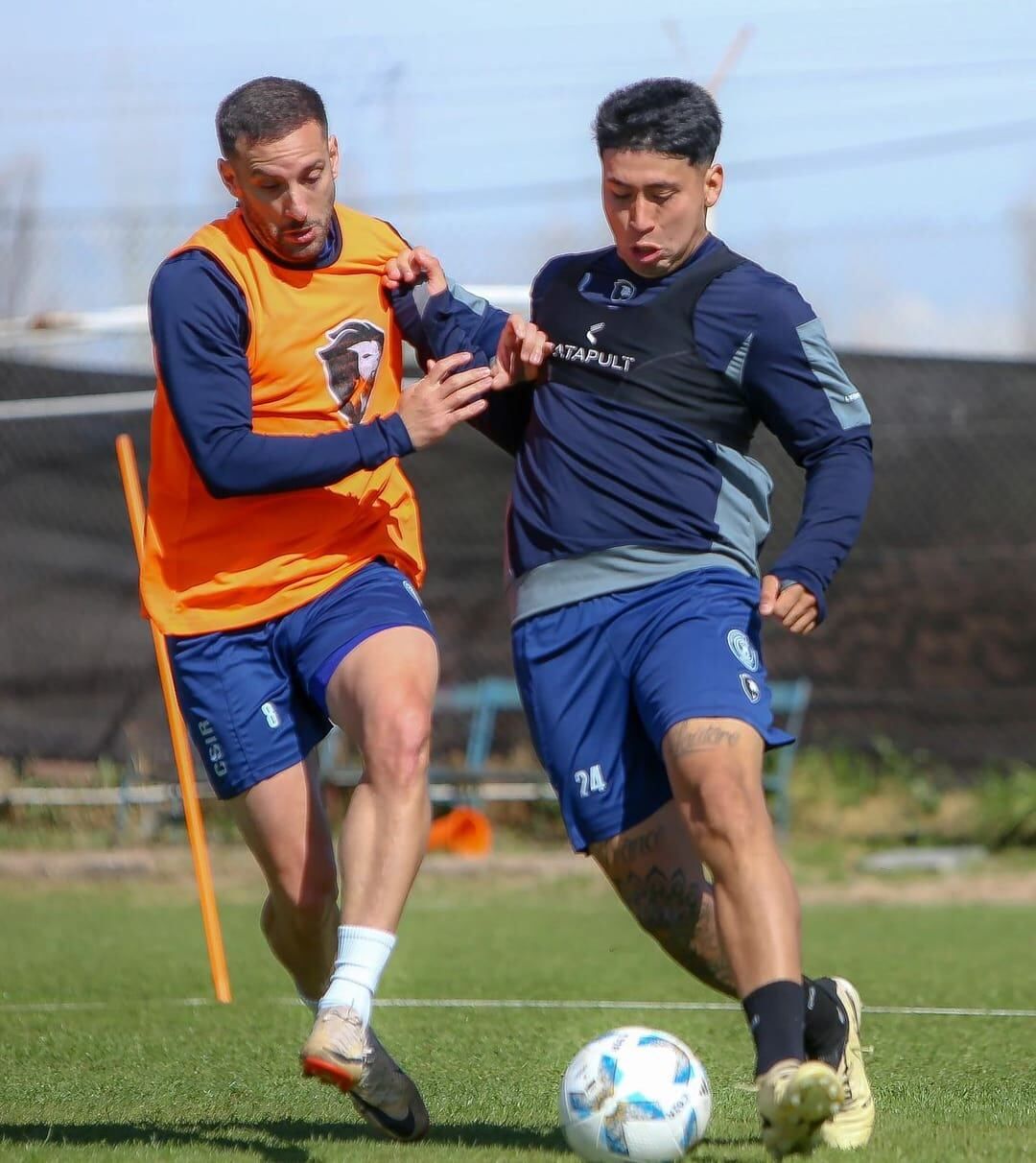 El Turco Ham, izquierda, es uno de los números puestos en el equipo de Berti. El volante ascendió con el técnico rosarino a Primera.