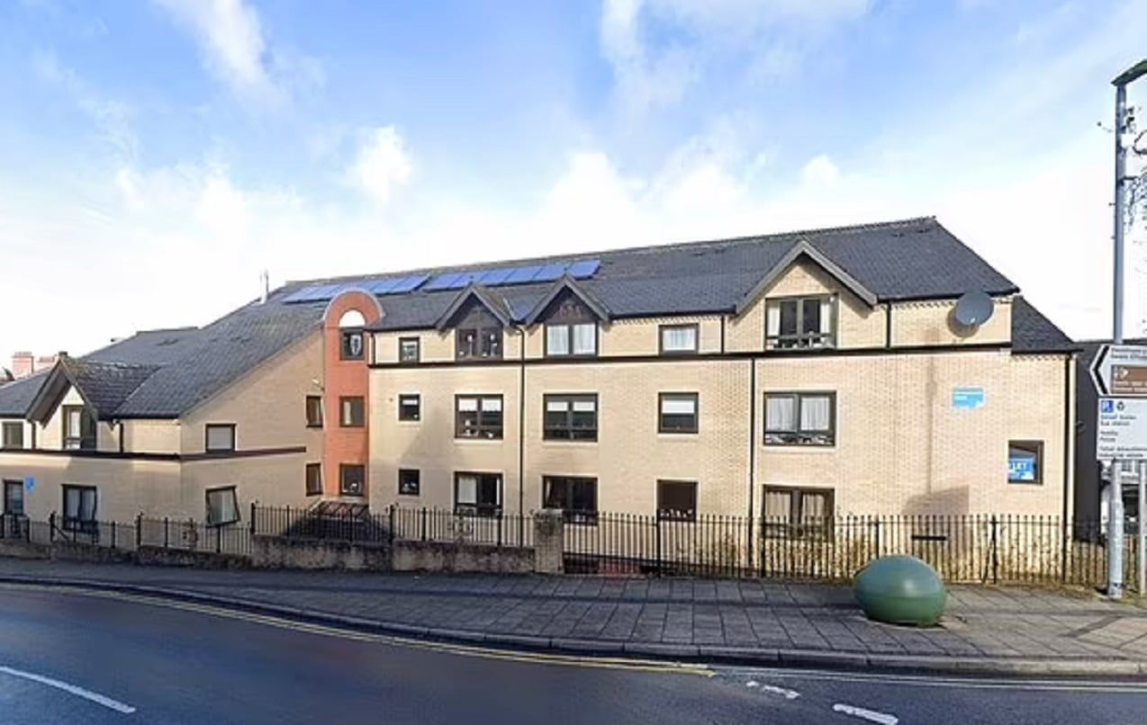 Powys, Gales. El lugar donde murió el hombre que intentó separar dos hamburguesas congeladas con el cuchillo y se mató sin querer (Wales News Service)