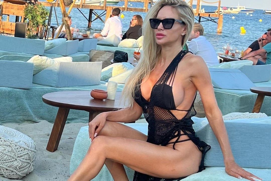 Salazar en sus vacaciones en Europa: aquí en Saint-Tropez, Francia, disfrutando de la playa. (Instagram).