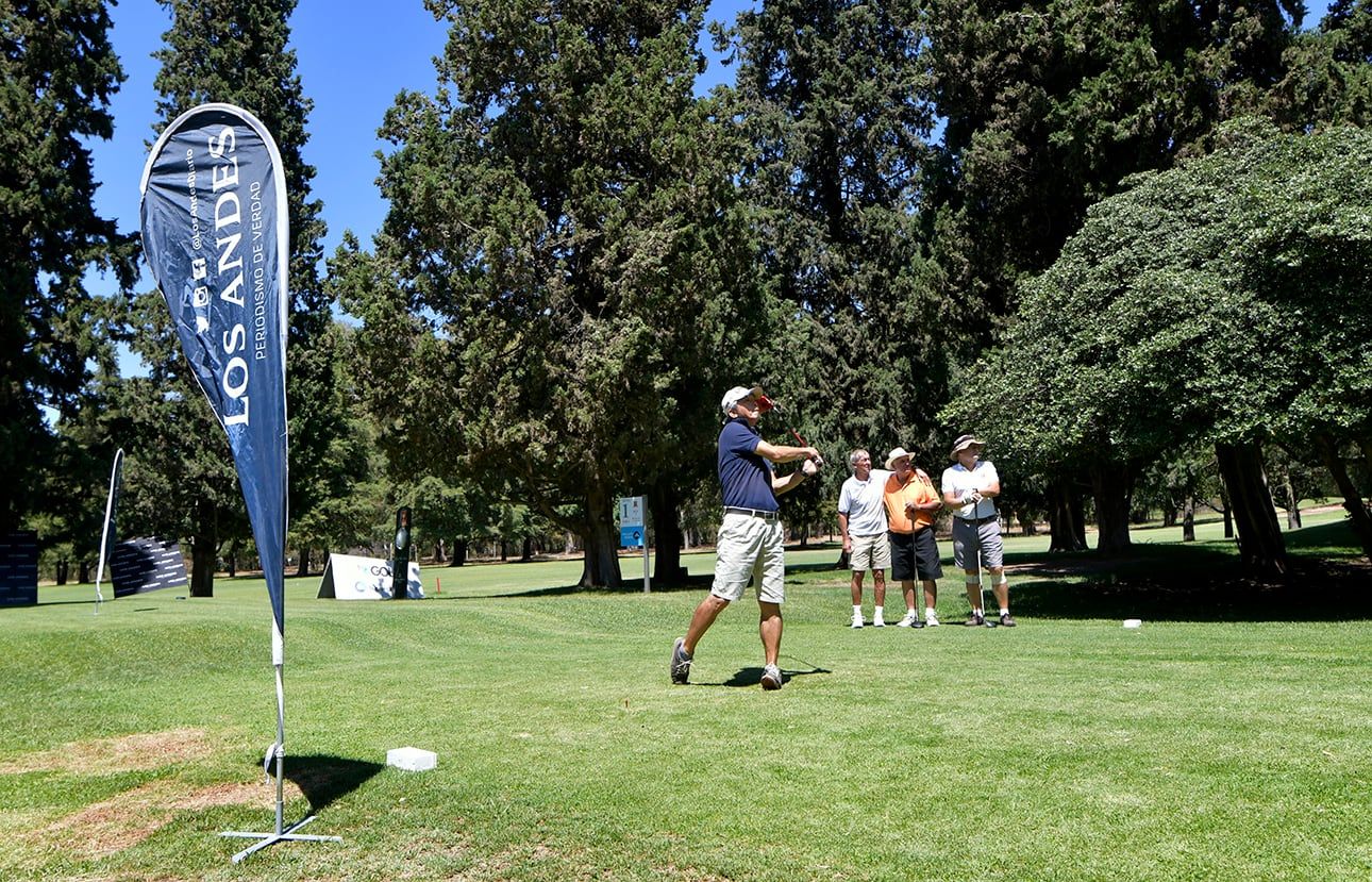 Cuarta Edición del Torneo de Golf  Copa Amistad Diario Los Andes, que se disputa en el Golf Club Andino, en el Parque General San martín de Mendoza En la foto Germán Arenas ; Manuel Pampoy ; Fernando Ramazzi y Hango Park de Corea Foto: Orlando Pelichotti