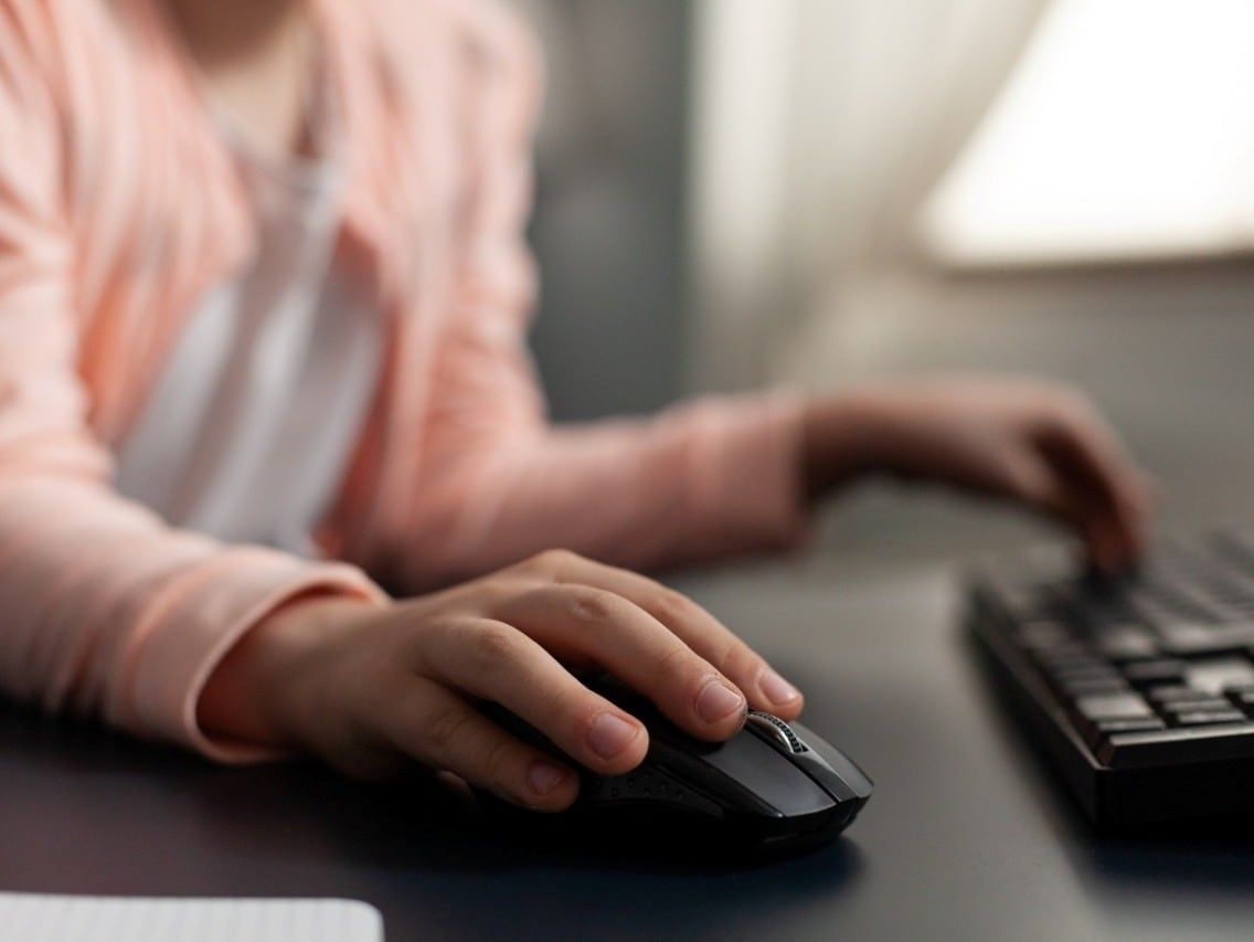 La documentación debe enviarse al mail señado, imagen ilustrativa.