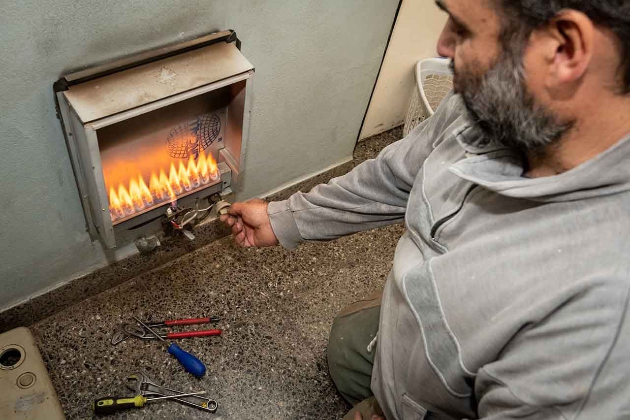 EstufasLlega el invierno y hay que poner en funcionamiento las estufas, ¿cuanto cuesta arreglarlas ? Gasista Jorge Garcia. Foto: Ignacio Blanco / Blanco