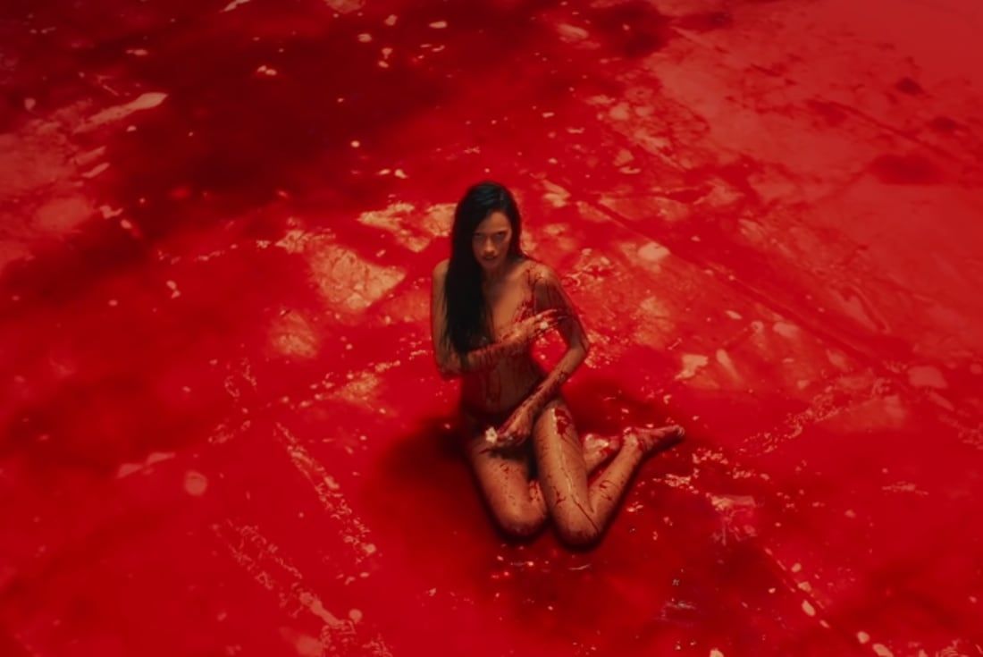 Oriana Sabatini en su videoclip "325". (Captura Youtube)